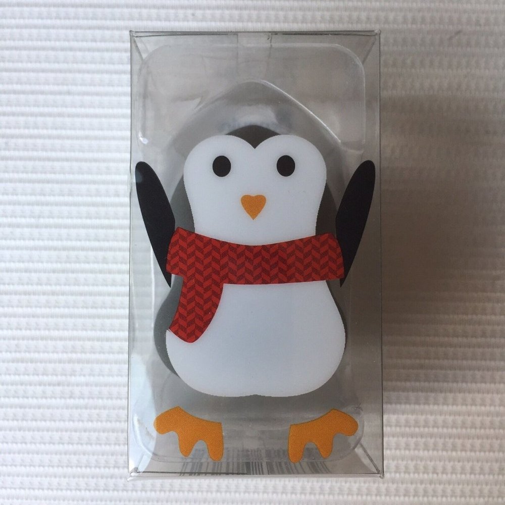 Penguin Themed Makeup Foundation Blender Smoothing Sponge Applicator Beauty New
